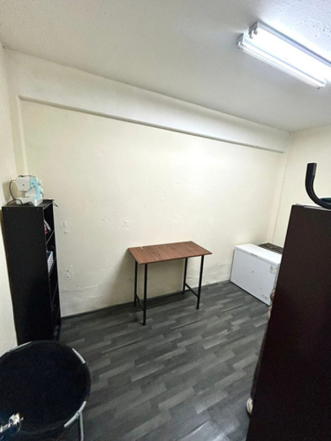 Amplio Local Cerca Del Mercado Del Puerto de 57 m2 Ciudad Vieja · Foto 8