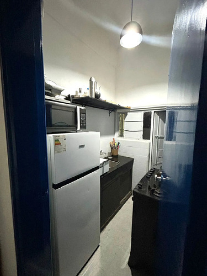 Amplio Local Cerca Del Mercado Del Puerto de 57 m2 Ciudad Vieja · Foto 6