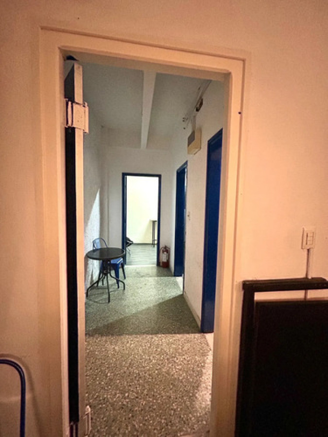 Amplio Local Cerca Del Mercado Del Puerto de 57 m2 Ciudad Vieja · Foto 4