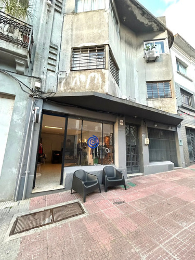 Amplio Local Cerca Del Mercado Del Puerto de 57 m2 Ciudad Vieja