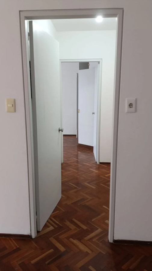 Alquiler Apartamento 2 Dormitorios Luminoso Y Seguro Centro · Foto 4