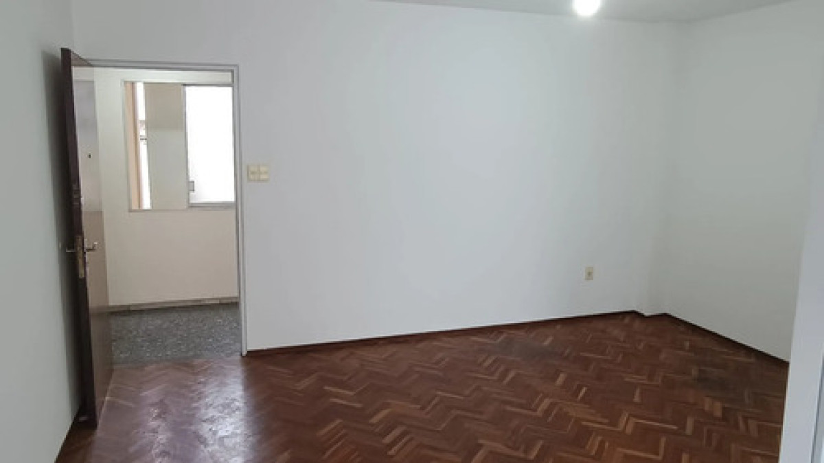 Alquiler Apartamento 2 Dormitorios Luminoso Y Seguro Centro · Foto 3