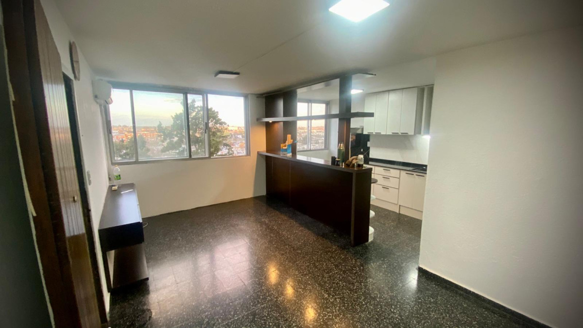 Venta Y Alquiler Apartamento Reciclado A Nuevo 3 Dormitorios En Malvin Norte