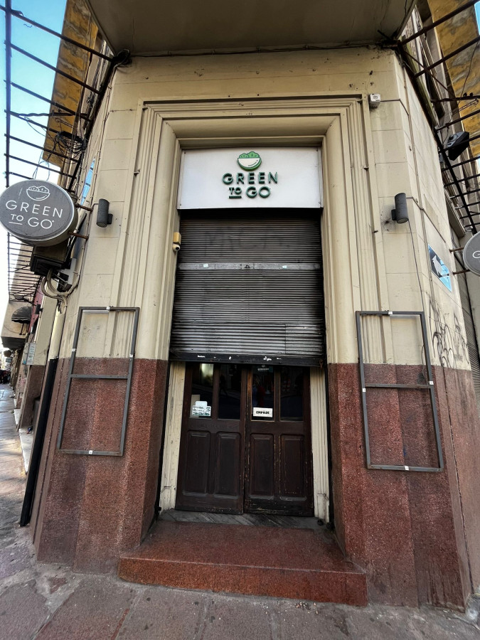 Alquiler De Local Comercial 140m2 Sin Gastos En Ciudad Vieja · Foto 8