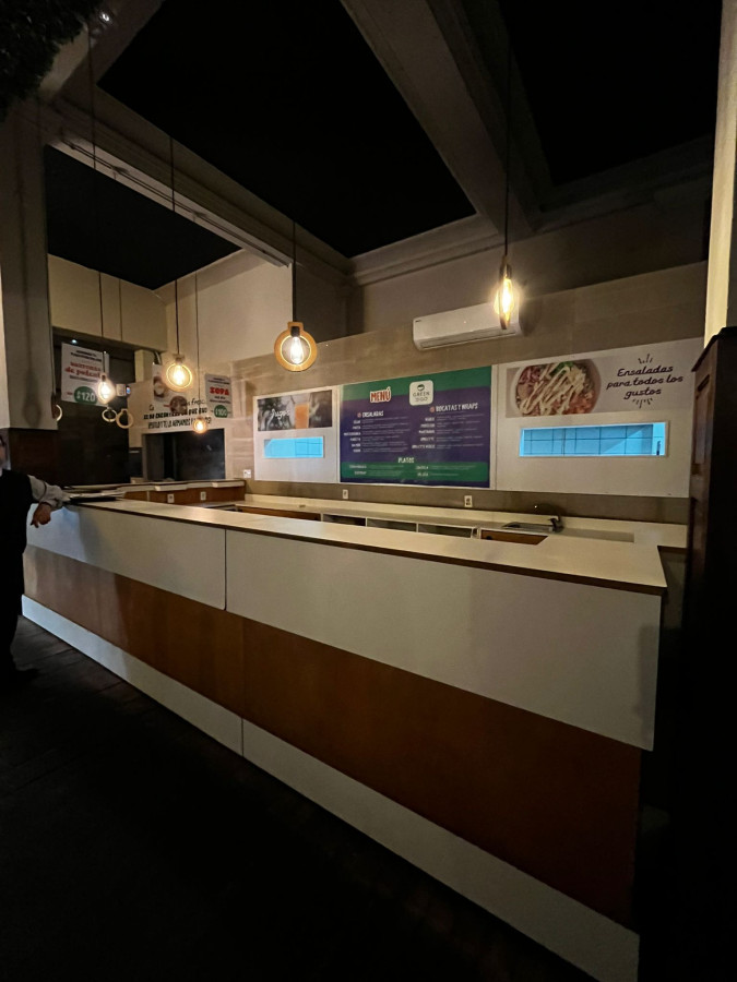 Alquiler De Local Comercial 140m2 Sin Gastos En Ciudad Vieja · Foto 4