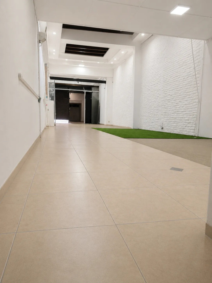 Alquiler Local Comercial 150m2 Sin Gastos Comunes En Aguada