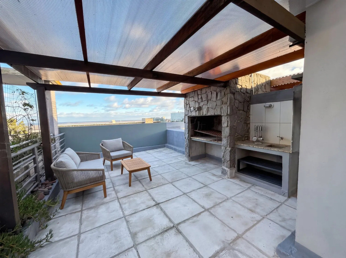 Alquiler Penthouse 2 Dormitorios Puerto Buceo Terraza Parrillero Piscina