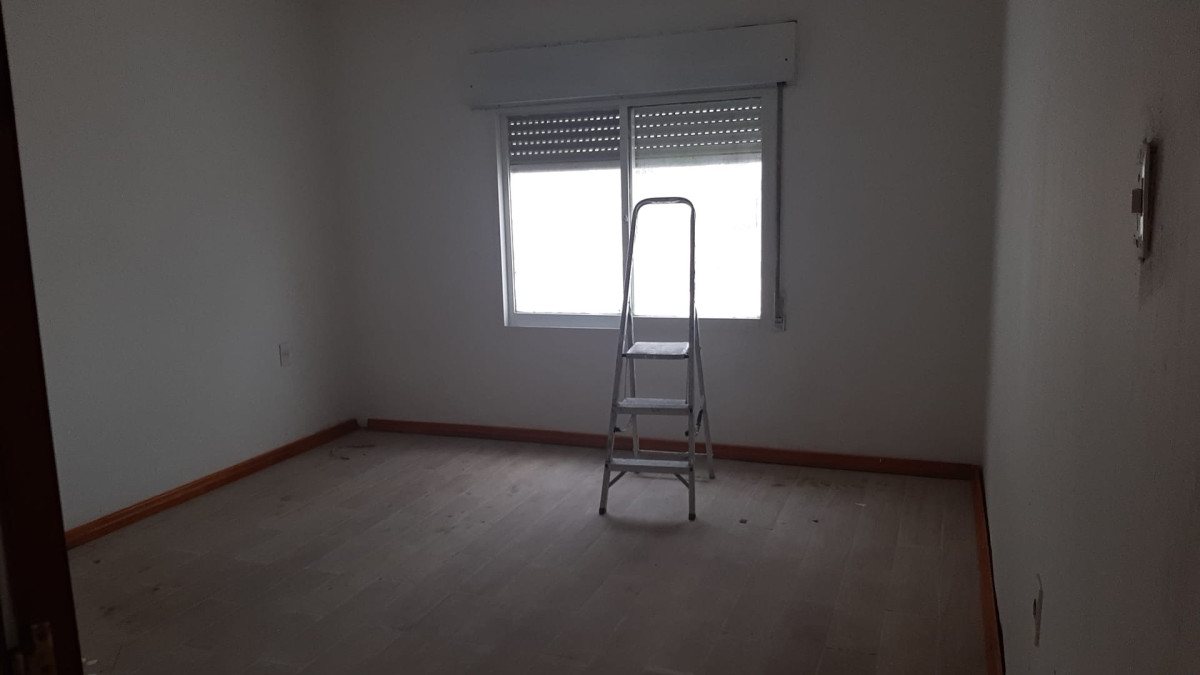 Alquiler De Casa 2 Dormitorios Con Patio Cochera Sin Gastos Comunes En La Teja
