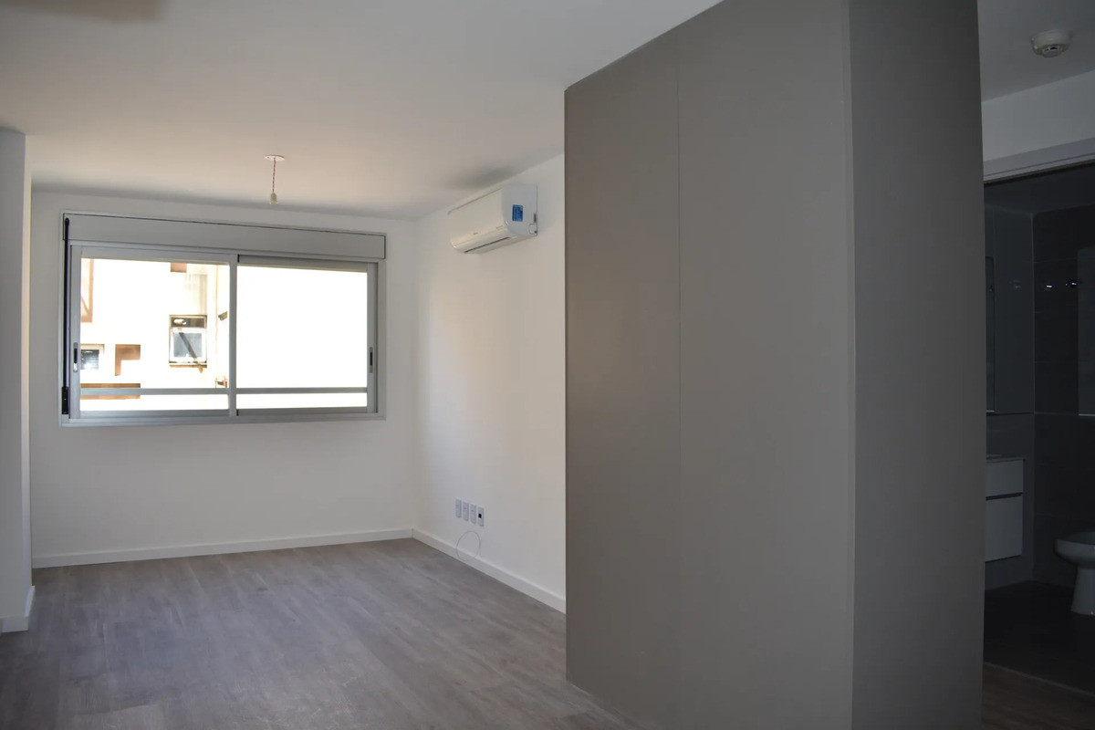 Alquiler Apartamento Moderno De 1 Dormitorio Semiequipado Incluye Box En Centro · Foto 3