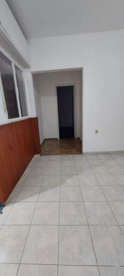 Alquiler Apartamento 1 Dormitorio Con Patio Muy Luminoso Sin Gastos Comunes En Capurro