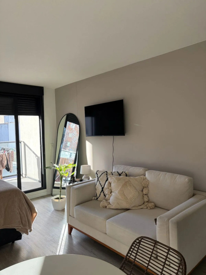Alquiler De Monoambiente Con Balcón Excelente Estado En Cordón · Foto 2