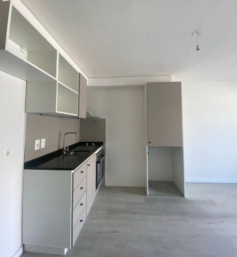 Alquiler De Monoambiente Con Balcón Excelente Estado En Cordón · Foto 5