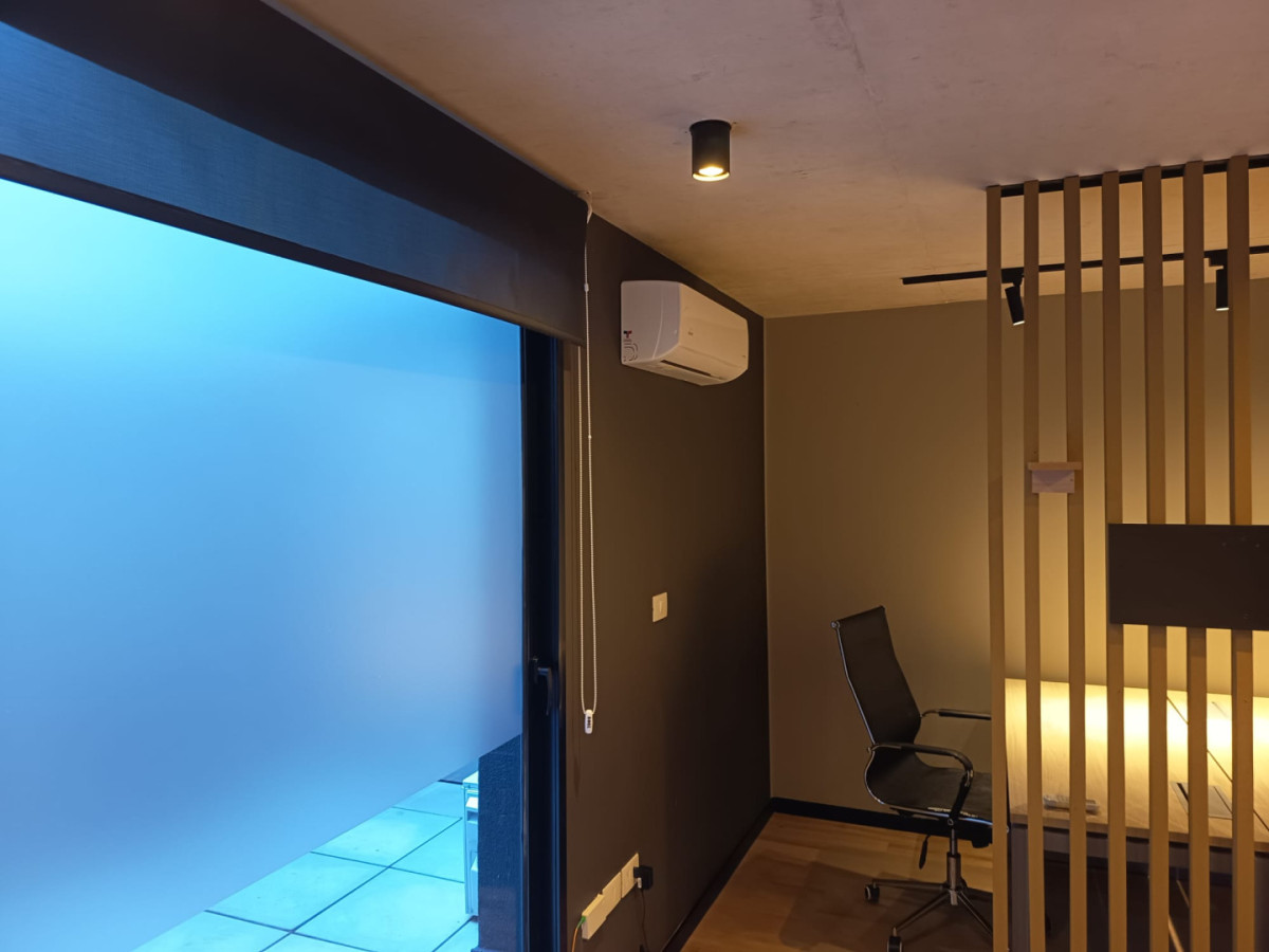 Alquiler Oficina En Centro Patio Exclusivo Y Muebles Luminoso · Foto 3