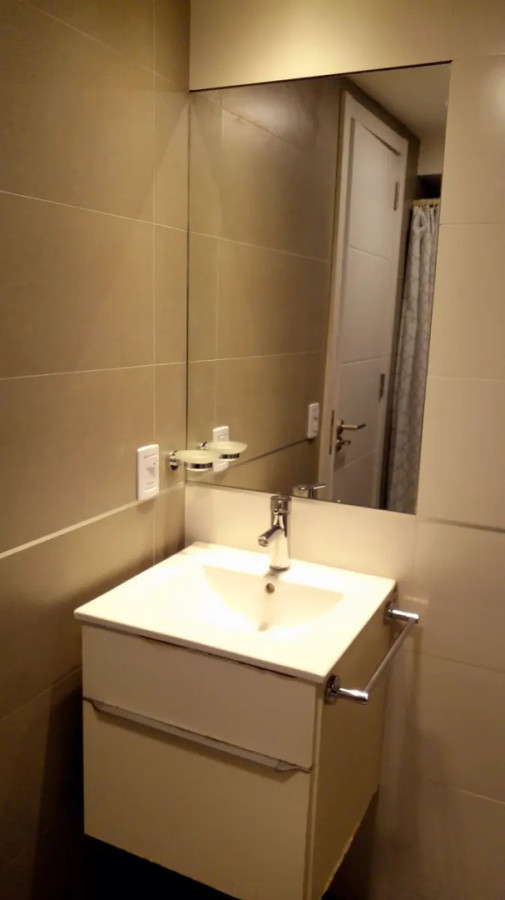 Alquiler Apartamento De 1 Dormitorio Amoblado Y Equipado Edificio Moderno Con Seguridad En Centro · Photo 12