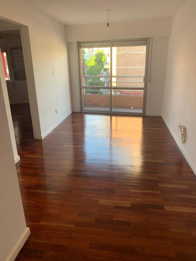 Alquiler Apartamento De 1 Dormitorio Balcón Al Frente Muy Luminoso Excelente Estado En Cordón · Foto 1