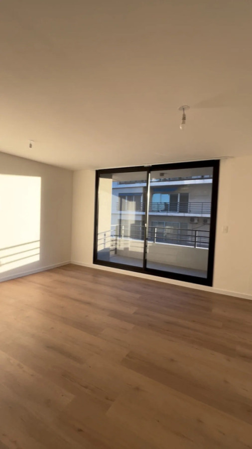 Alquiler Apartamento A Estrenar Semiequipado De 1 Dormitorio Al Frente Muy Luminoso En Tres Cruces · Foto 1