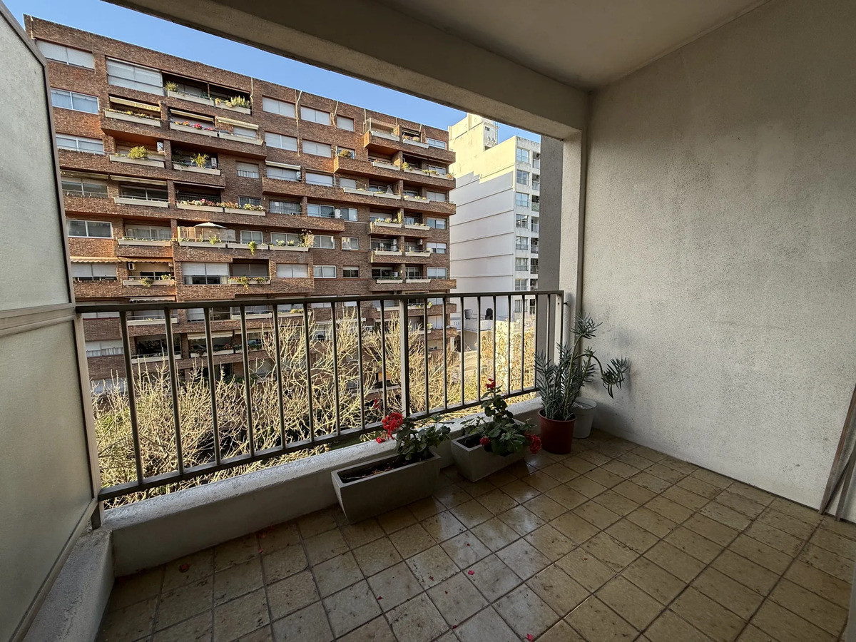 Alquiler Apartamento 1 Dormitorio Terraza A 2 Cuadras La Rambla En Pocitos · Foto 2