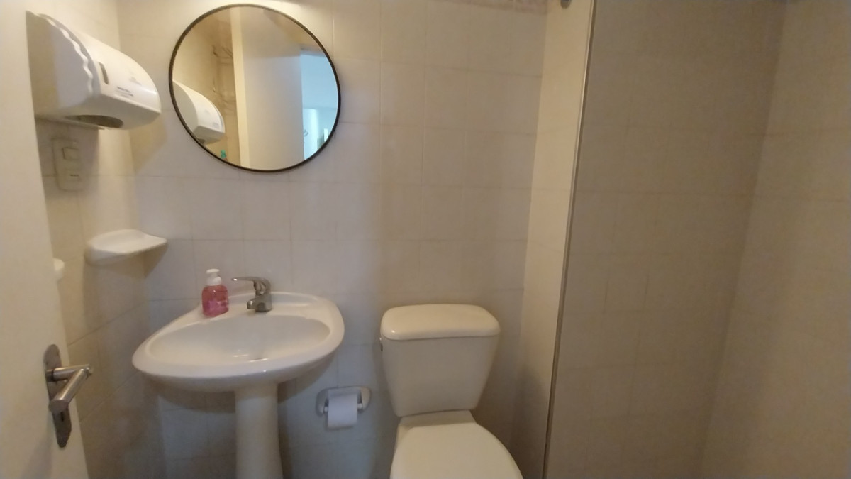 Alquiler De Oficina Ambiente Dividido Excelente Ubicación En Centro · Foto 4