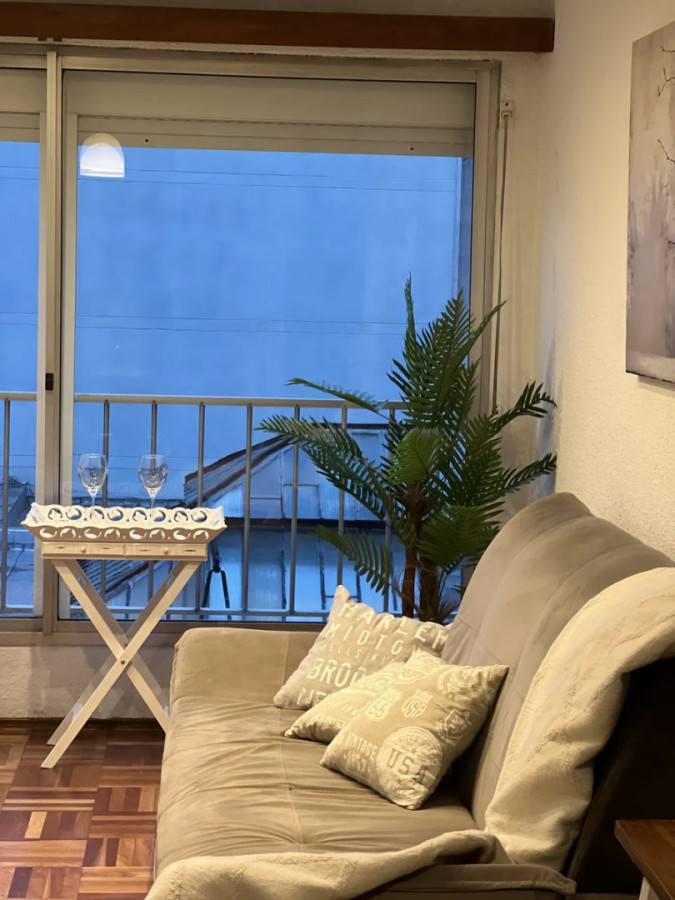 Alquiler Apartamento Semi Amoblado 3 Dormitorios 2 Baños Amplio Y Luminoso En Centro · Foto 5