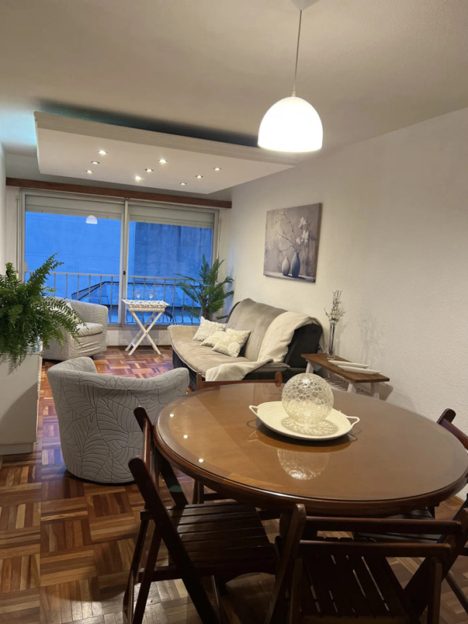 Alquiler Apartamento Semi Amoblado 3 Dormitorios 2 Baños Amplio Y Luminoso En Centro · Foto 3