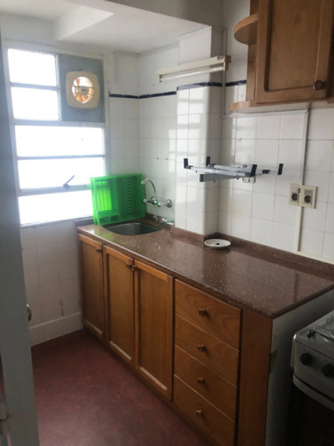 Alquiler Apartamento 1 Dormitorio En Planta Baja Con Patio Semiamoblado Tres Cruces · Foto 3