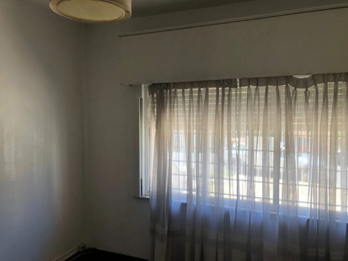 Alquiler Apartamento 1 Dormitorio En Planta Baja Con Patio Semiamoblado Tres Cruces · Foto 7