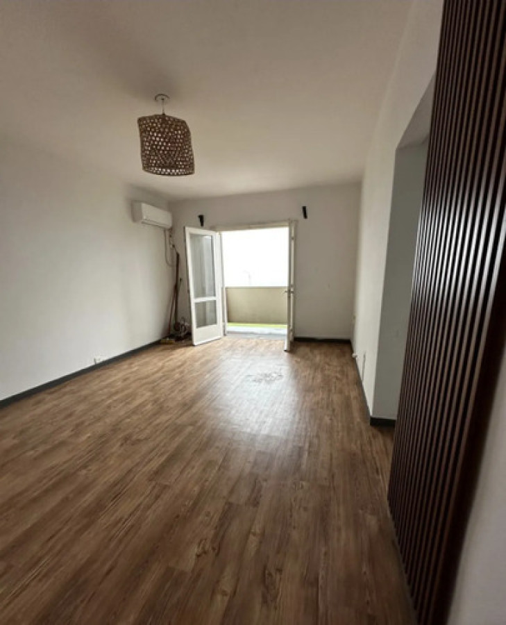 Alquiler Apartamento De 2 Dormitorios Balcón Frente A Rambla Bajos Gastos En Ciudad Vieja
