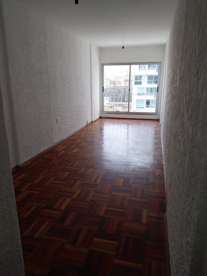 Alquiler De Monoambiente Entre Soriano Y Canelones Centro