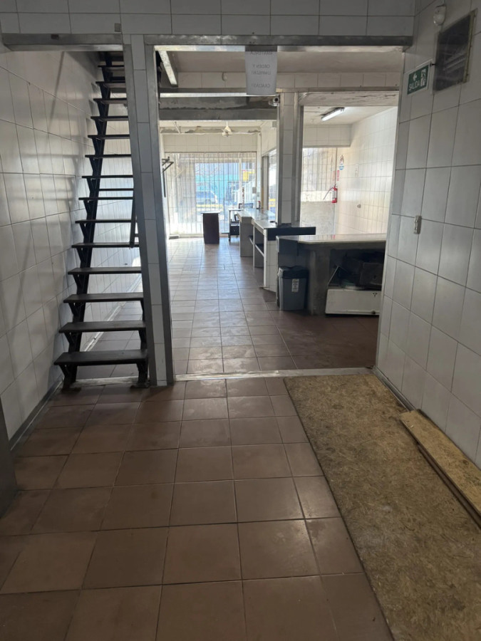 Alquiler De Local Comercial 98m2 Sin Gastos Comunes En Larrañaga · Foto 2
