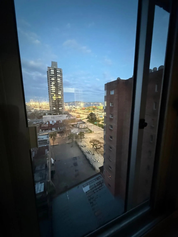 Alquiler Apartamento De 2 Dormitorios Amplio Y Cómodo En Centro · Foto 1