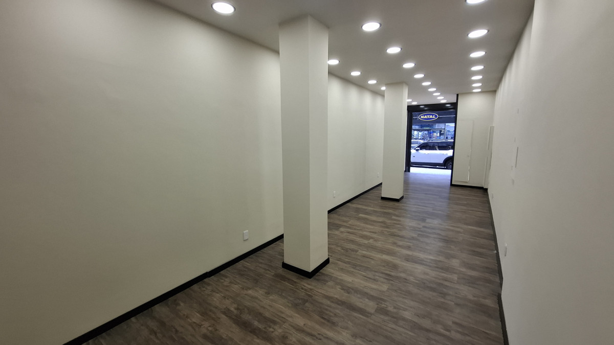 Alquiler De Local Comercial Al Frente Excelente Ubicación Sin Gastos Comunes En Centro · Foto 5