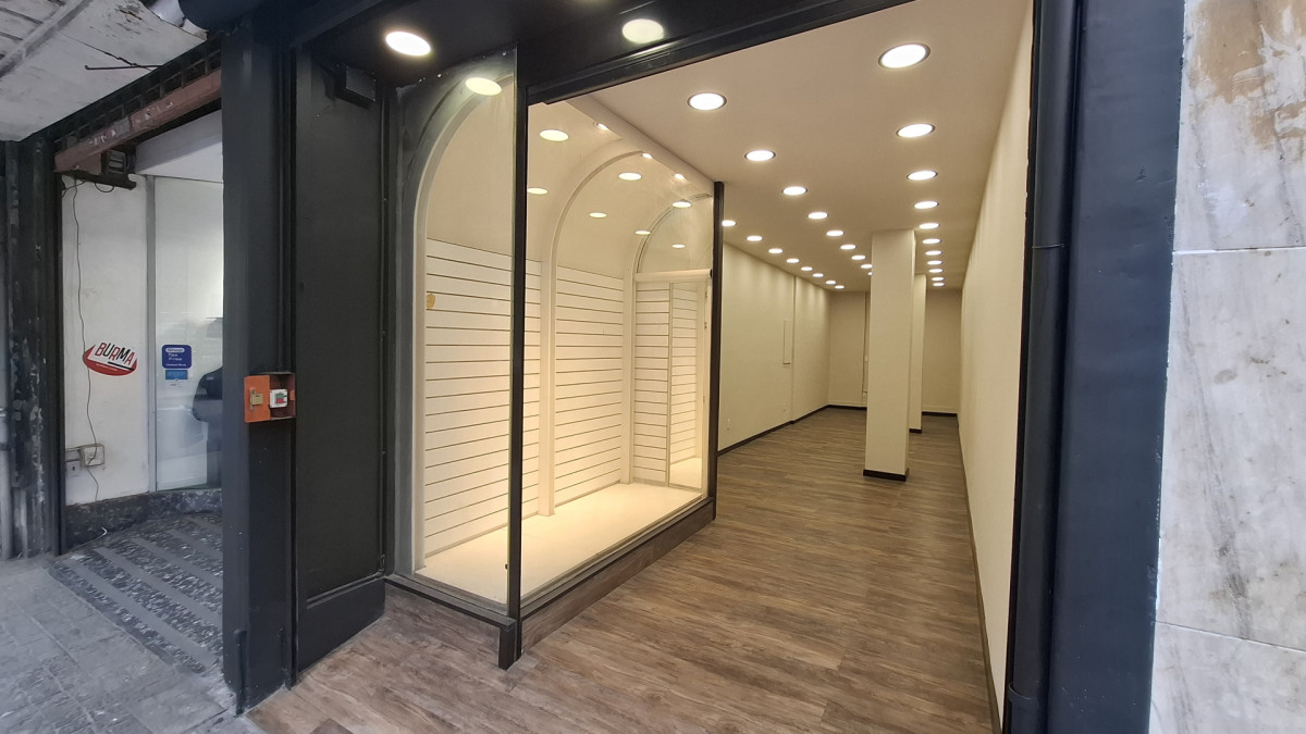 Alquiler De Local Comercial Al Frente Excelente Ubicación Sin Gastos Comunes En Centro · Foto 1