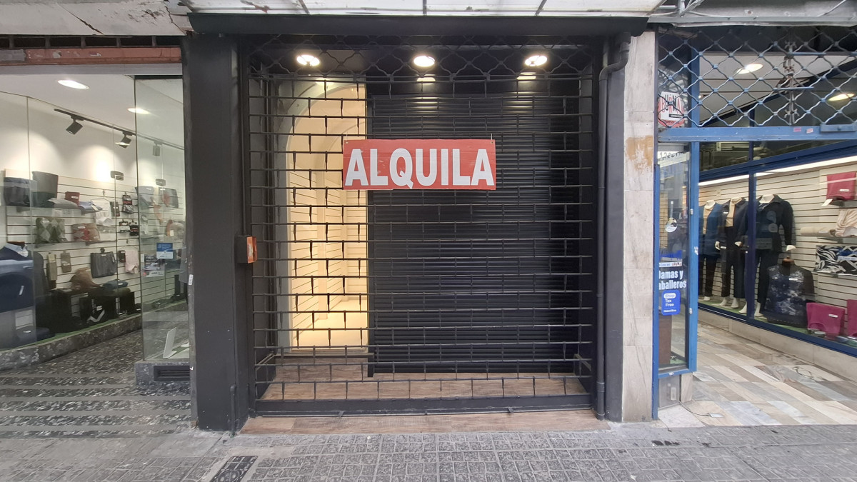 Alquiler De Local Comercial Al Frente Excelente Ubicación Sin Gastos Comunes En Centro · Foto 4