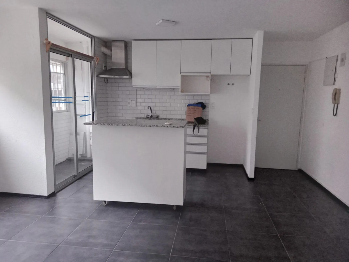 Alquiler Apartamento A Nuevo De 1 Dormitorio Al Frente En Malvin Norte.