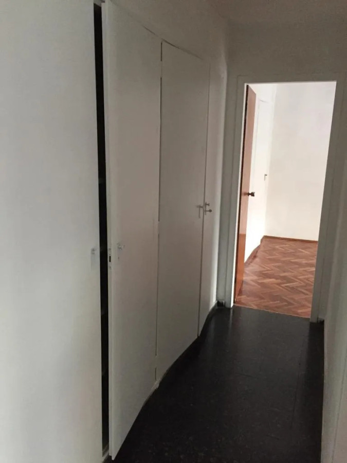 Alquiler Apartamento 3 Dormitorios Amplio Y Luminoso Sobre Rambla En Centro · Foto 7