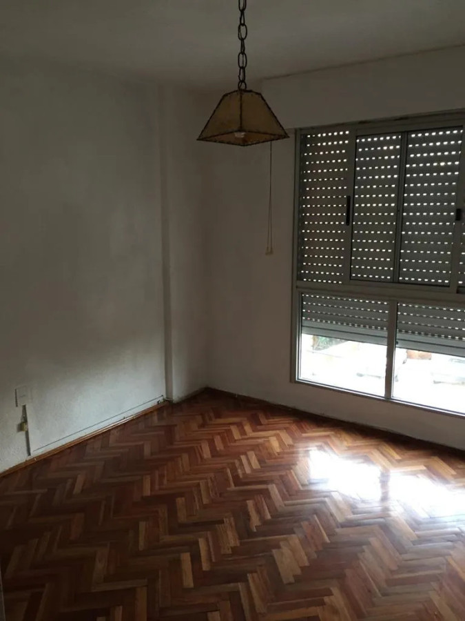 Alquiler Apartamento 3 Dormitorios Amplio Y Luminoso Sobre Rambla En Centro · Foto 9