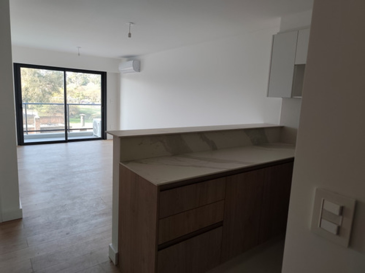 Alquiler Apartamento Semiamoblado De 1 Dormitorio Con Balcón Y Garaje En Punta Gorda · Foto 2