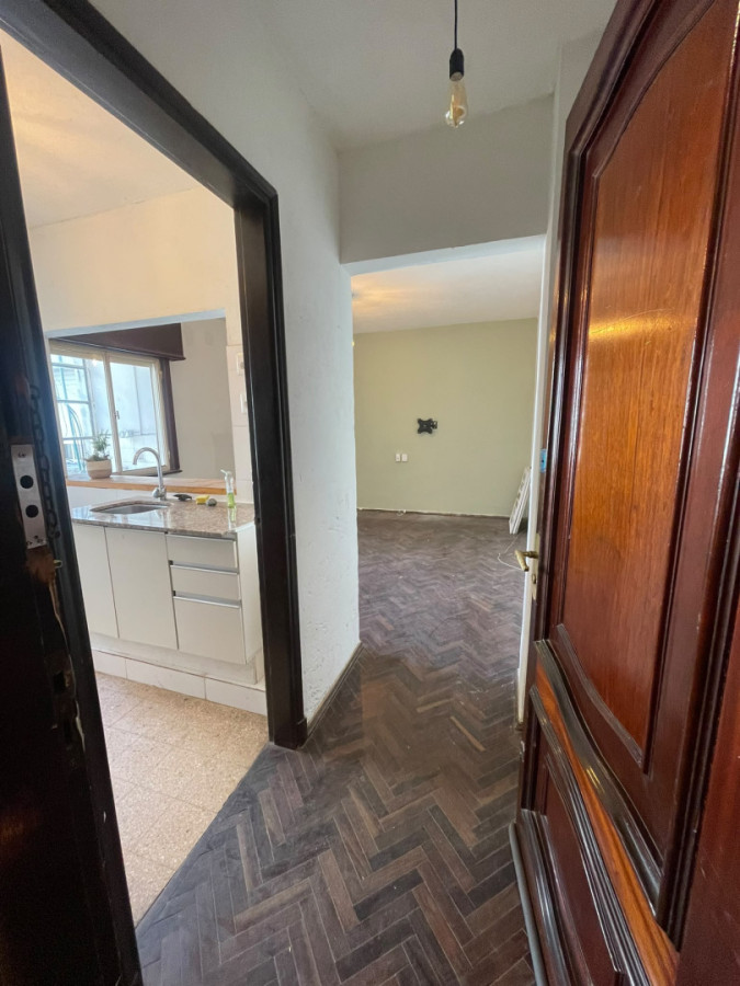 Alquiler Apartamento De 2 Dormitorios Amplio Y Cómodo En Ciudad Vieja