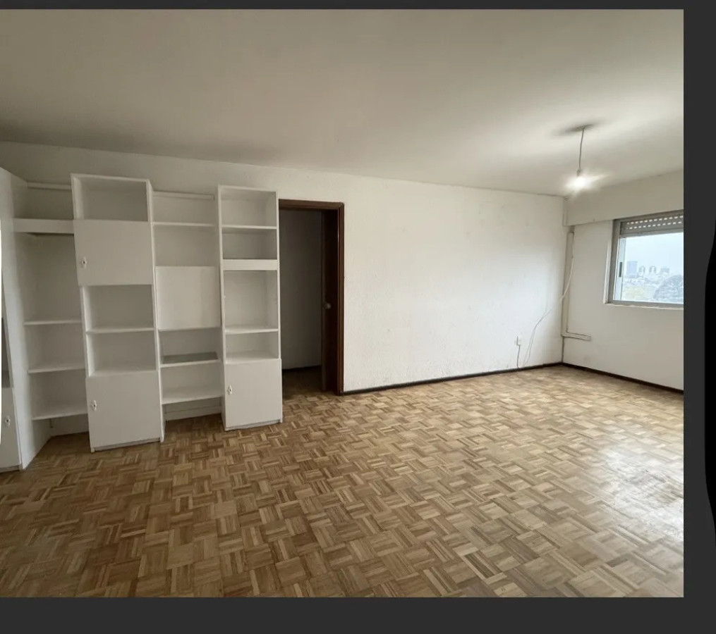 Alquiler Apartamento De 2 Dormitorios Al Frente Con Cochera En Parque Batlle · Foto 4