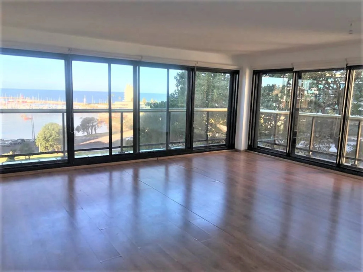 Alquiler Apartamento 4 Dormitorios 3 Baños Garage En Puerto Buceo · Foto 2