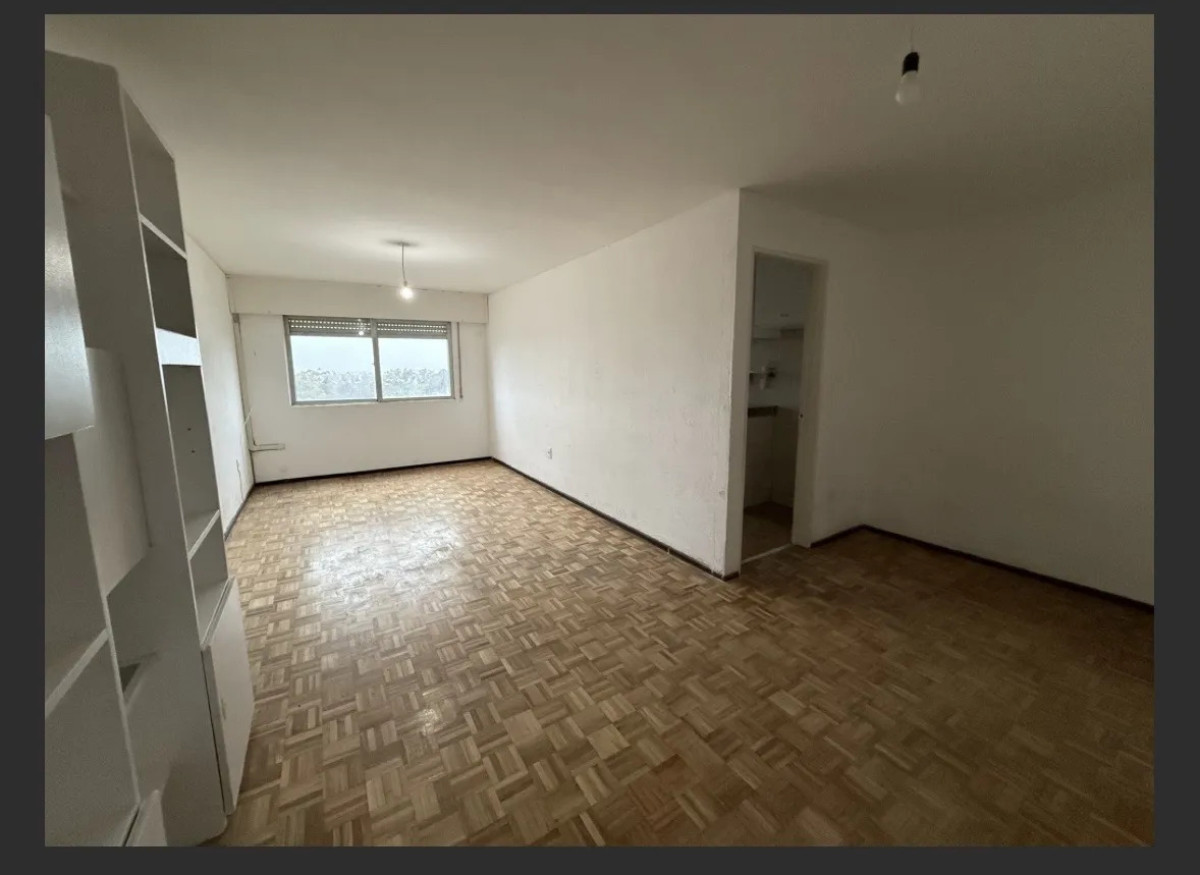 Alquiler Apartamento 2 Dormitorios Al Frente Cochera En Parque Batlle