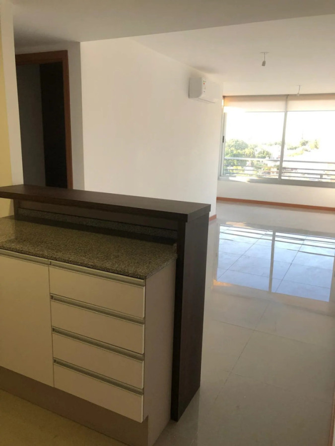Alquiler Apartamento De 1 Dormitorio Muy Luminoso Vista Despejada En Tres Cruces · Foto 2