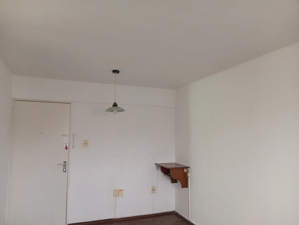 Alquiler Apartamento De 1 Dormitorio Muy Luminoso En Centro · Foto 2