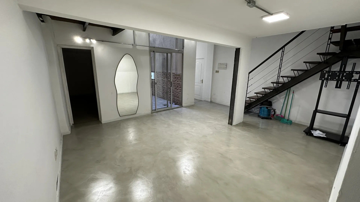 Alquiler Apartamento De 2 Dormitorios Amplio Excelente Estado En Ciudad Vieja · Foto 2