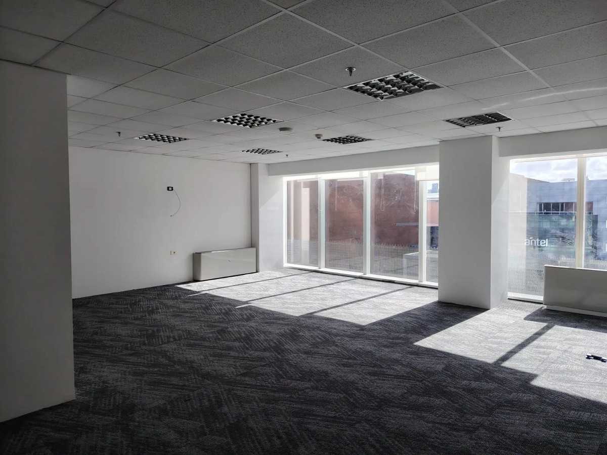 Alquiler Oficina Moderna Y Luminosa 60m2 Con Cochera En World Trade Center Torre 4 Buceo