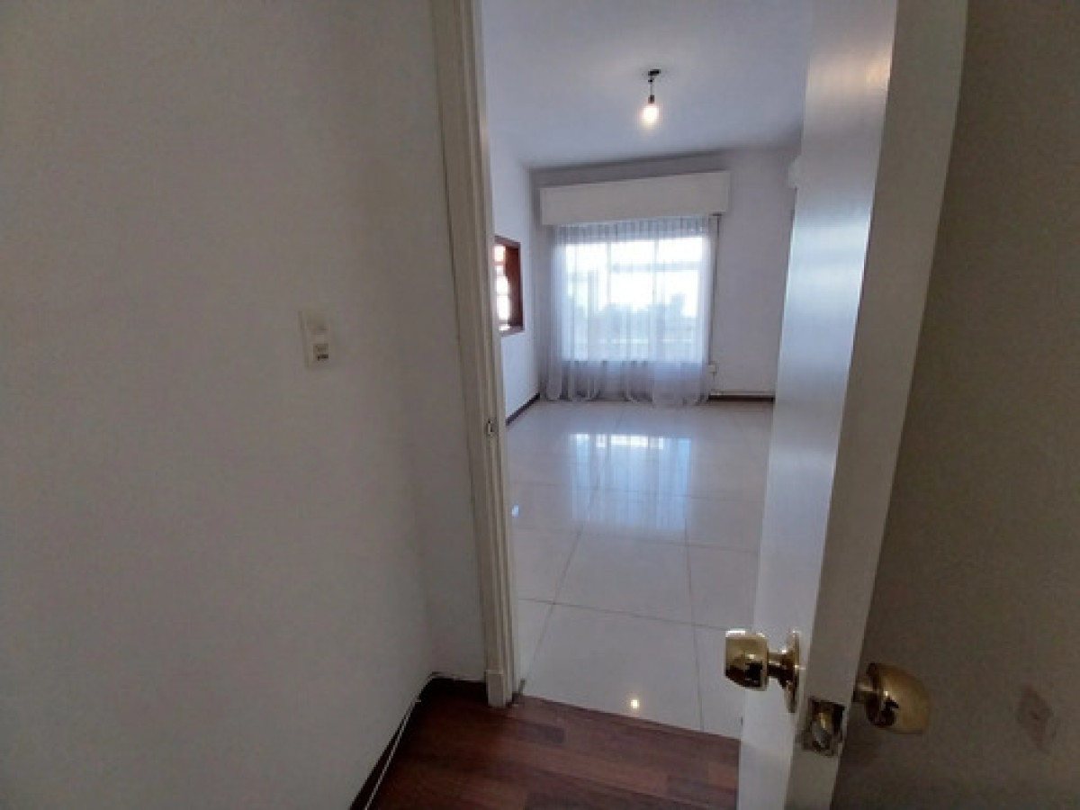 Alquiler Apartamento 2 Dormitorios 2 Baños Cochera En La Blanqueada · Foto 6