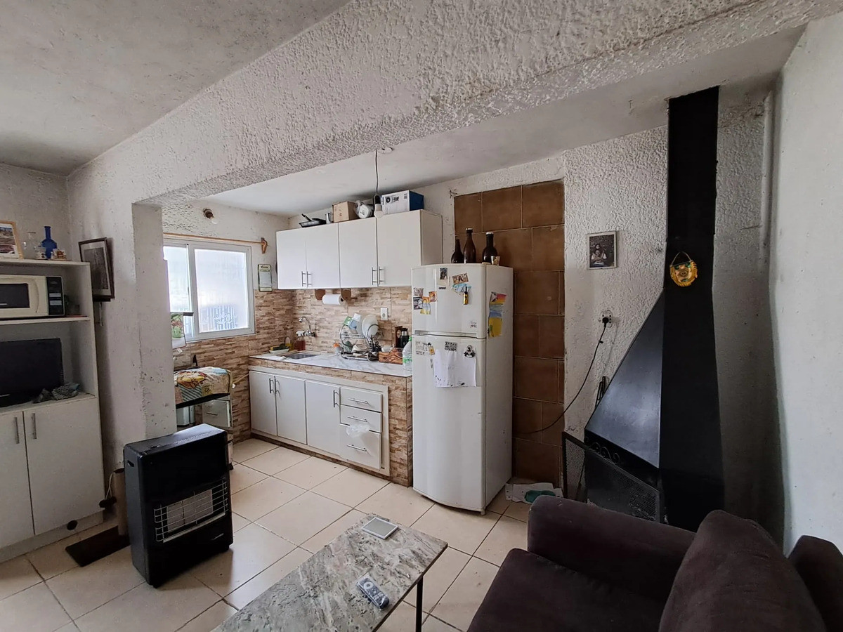 Alquiler Apartamento 2 Dormitorios Pequeño Patio Muy Luminoso Sin Gastos Comunes En Cerrito