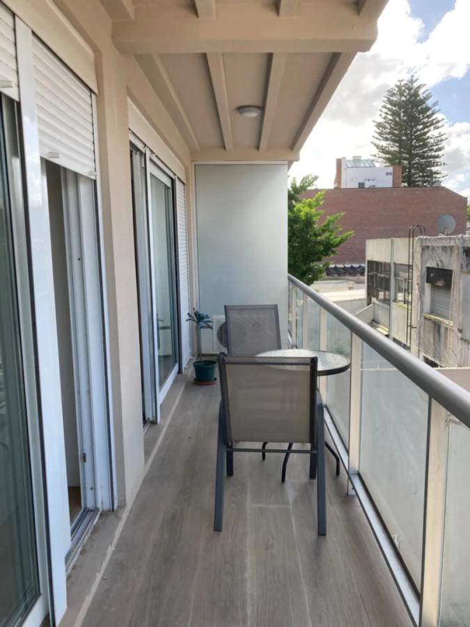 Alquiler Apartamento De 1 Dormitorio Con Terraza Balcón Cochera En Malvin