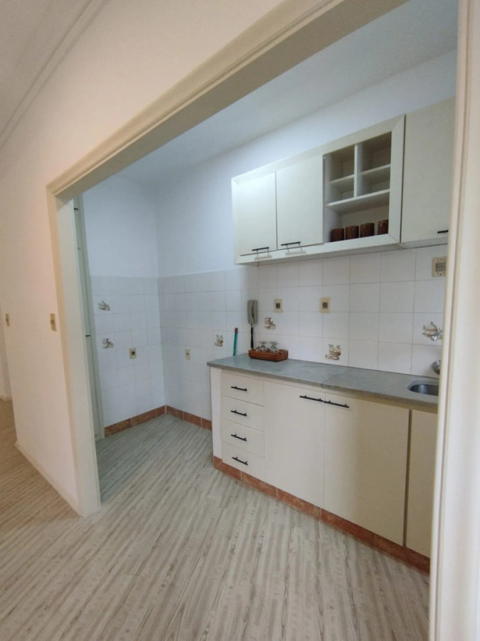 Alquiler Apartamento De 1 Dormitorio Amplio Y Luminoso En Centro · Foto 3