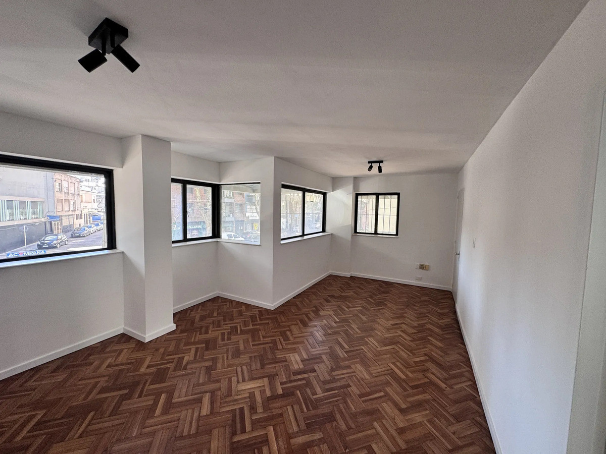 Alquiler Apartamento A Nuevo De 1 Dormitorio Con Patio Excelente Zona En Cordón